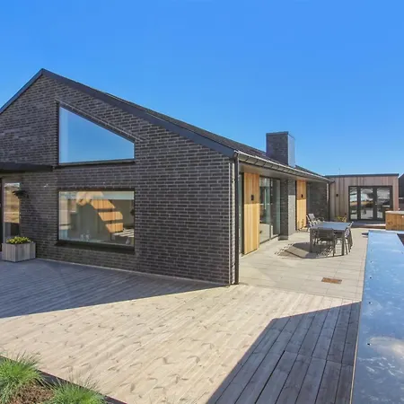 Esme - 400m From The Sea By Interhome